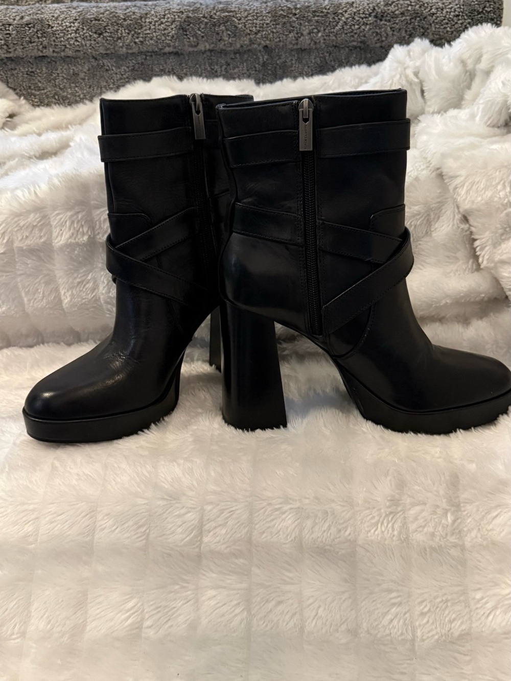 Vince Camuto leather Boots 8
